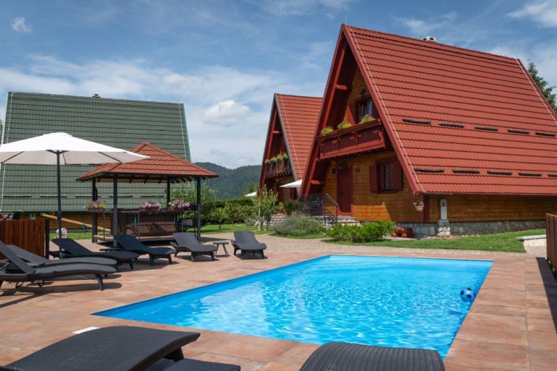Ferienhäuser Crni Lug mit Pool, Sauna und Jacuzzi, Gorski Kotar, Kroatien
